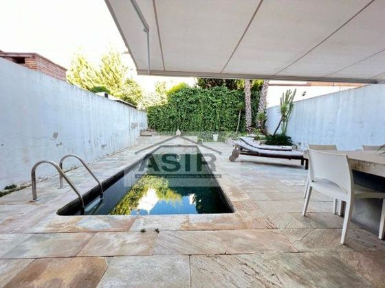 Foto 1 de Casa adossada en venda a calle Maestrat de 4 habitacions amb terrassa i piscina