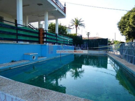 Foto 2 de Venta de chalet en urbanización Respirall de 5 habitaciones con terraza y piscina