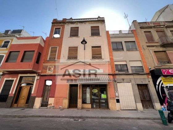 Foto 2 de Casa adossada en venda a plaza Musical de 7 habitacions amb terrassa i garatge