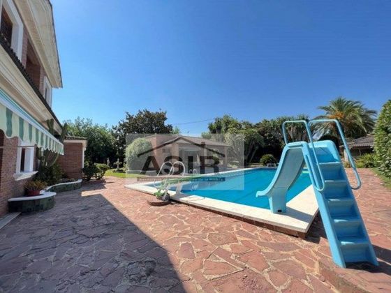 Foto 2 de Xalet en venda a urbanización Respirall de 7 habitacions amb terrassa i piscina