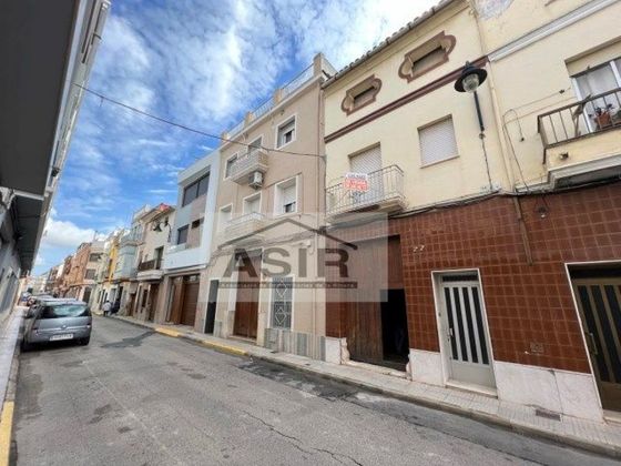 Foto 2 de Casa adossada en venda a calle Bailen de 4 habitacions amb terrassa i garatge