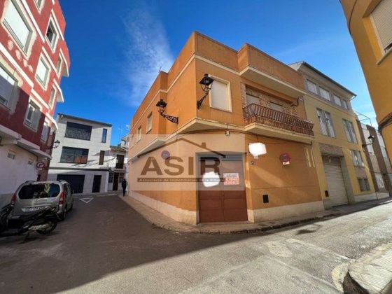 Foto 2 de Casa adossada en venda a calle Abem Tomlus de 4 habitacions amb terrassa i garatge
