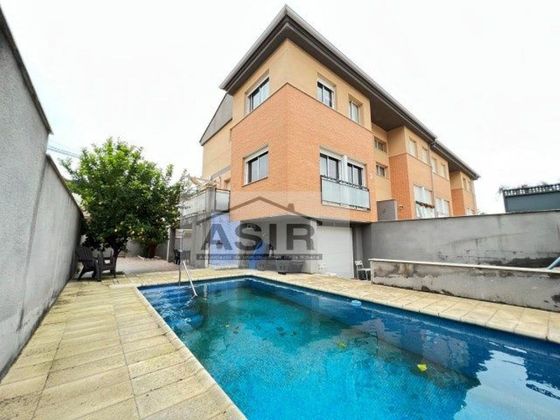 Foto 1 de Casa adosada en venta en calle Comarques Valencianes de 3 habitaciones con terraza y piscina