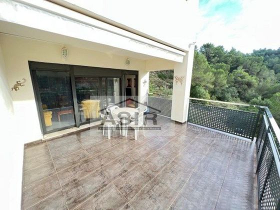 Foto 2 de Casa adossada en venda a calle Comarques Valencianes de 4 habitacions amb terrassa i piscina