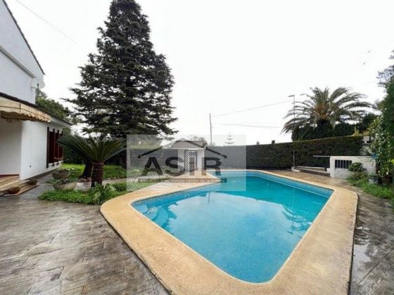 Foto 2 de Chalet en venta en urbanización El Respirall de 5 habitaciones con terraza y piscina