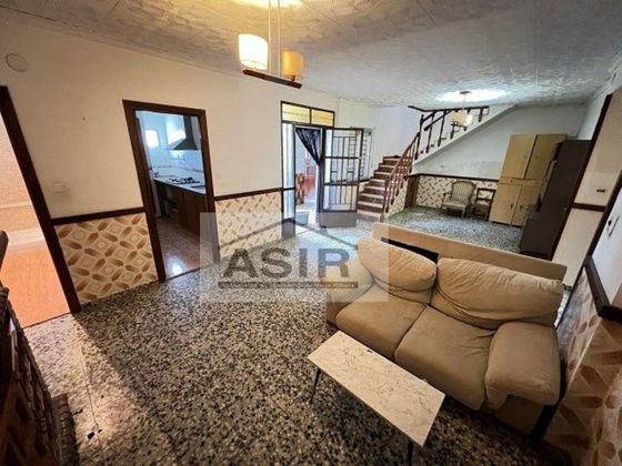 Foto 1 de Casa adossada en venda a calle Mar de 5 habitacions amb terrassa i garatge