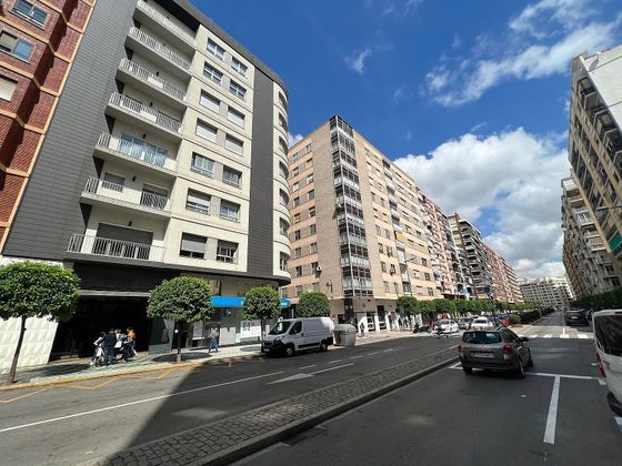 Foto 2 de Pis en venda a avenida Sants Patrons de 3 habitacions amb mobles i balcó