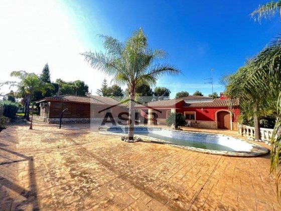 Foto 1 de Chalet en venta en urbanización San Cristobal de 5 habitaciones con terraza y piscina