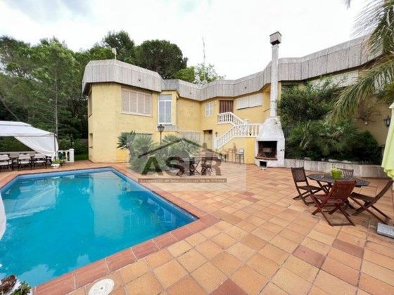 Foto 1 de Chalet en venta en calle Tisneres de 5 habitaciones con terraza y piscina