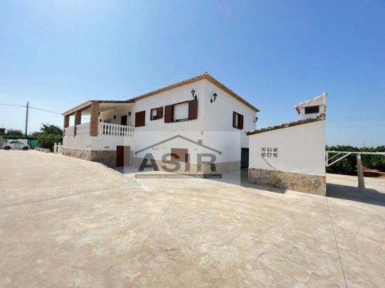 Foto 2 de Chalet en venta en calle Vilella de 5 habitaciones con terraza y piscina