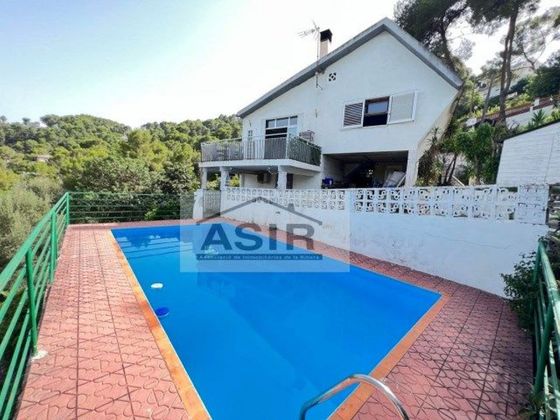 Foto 2 de Xalet en venda a calle Astúries de 3 habitacions amb terrassa i piscina