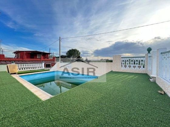 Foto 1 de Casa adossada en venda a calle CV de 3 habitacions amb terrassa i piscina