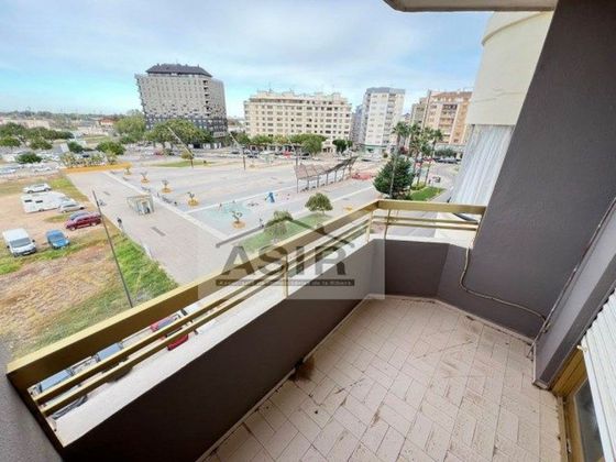 Foto 1 de Pis en venda a plaza Generalitat de 3 habitacions amb terrassa i balcó