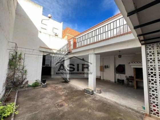 Foto 1 de Casa adossada en venda a calle Llosa de Ranes de 6 habitacions amb terrassa i jardí