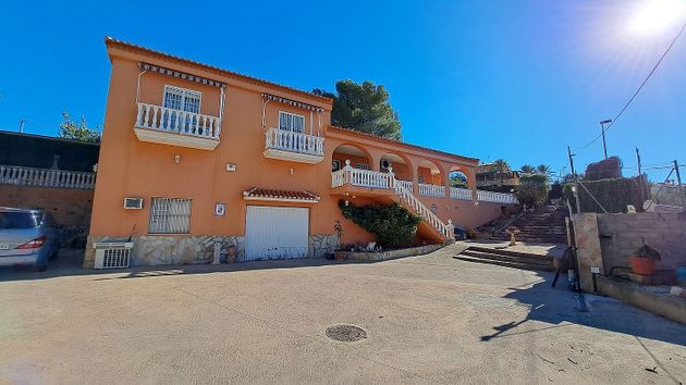 Foto 1 de Venta de chalet en calle De Tisneres de 5 habitaciones con terraza y piscina