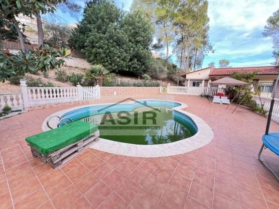 Foto 2 de Xalet en venda a urbanización Santa Marina de 5 habitacions amb terrassa i piscina