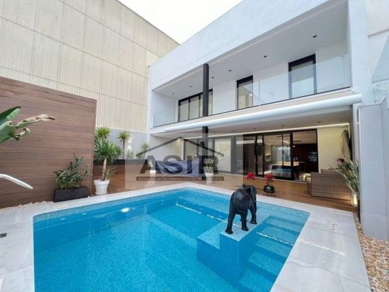 Foto 1 de Casa adossada en venda a calle Serrans de 5 habitacions amb terrassa i piscina