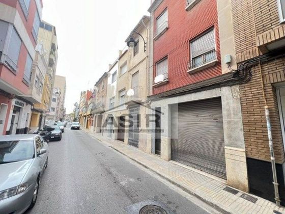 Foto 2 de Casa adossada en venda a calle Reis Catoliccs de 6 habitacions amb terrassa i garatge