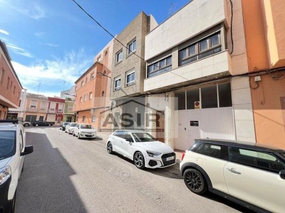 Foto 1 de Casa adosada en venta en calle Josep Pau Margantoni de 3 habitaciones con terraza y garaje