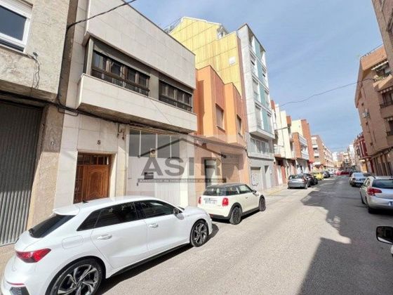 Foto 2 de Casa adosada en venta en calle Josep Pau Margantoni de 3 habitaciones con terraza y garaje
