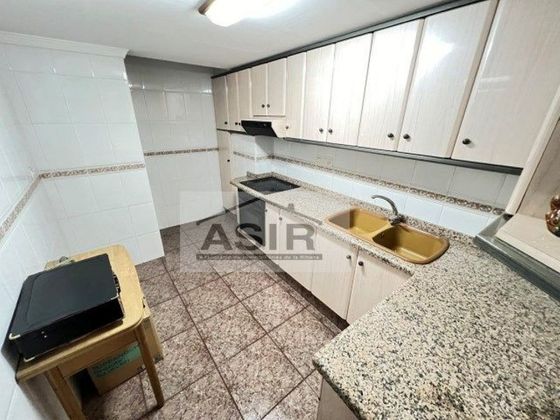 Foto 1 de Casa adossada en venda a calle De Pere Esplugues de 6 habitacions amb terrassa i garatge