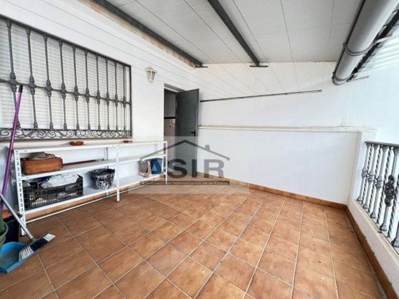 Foto 2 de Dúplex en alquiler en plaza Generalitat de 3 habitaciones con terraza y muebles