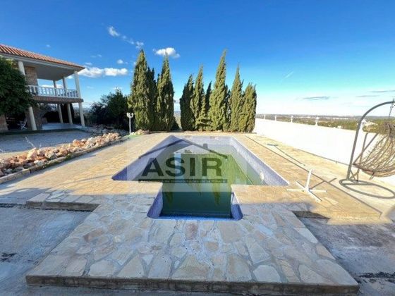 Foto 2 de Chalet en venta en urbanización San Cristóbal de 6 habitaciones con terraza y piscina