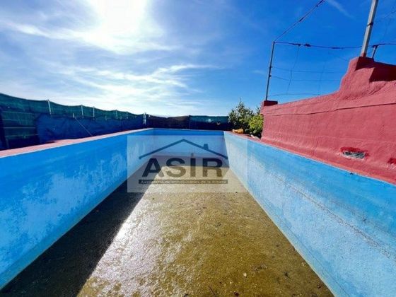 Foto 2 de Xalet en venda a plaza Poligono de 2 habitacions amb terrassa i piscina