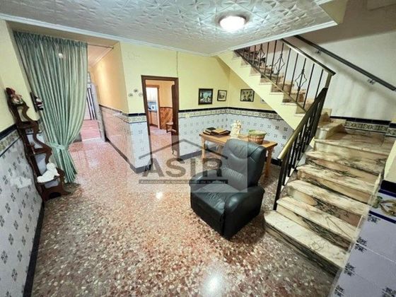 Foto 1 de Casa adossada en venda a calle Camil Dolz de 5 habitacions amb terrassa i balcó