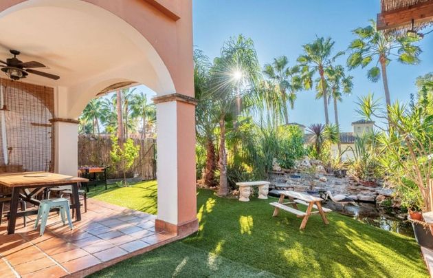 Foto 1 de Casa adossada en venda a Guadalmina de 4 habitacions amb terrassa i piscina