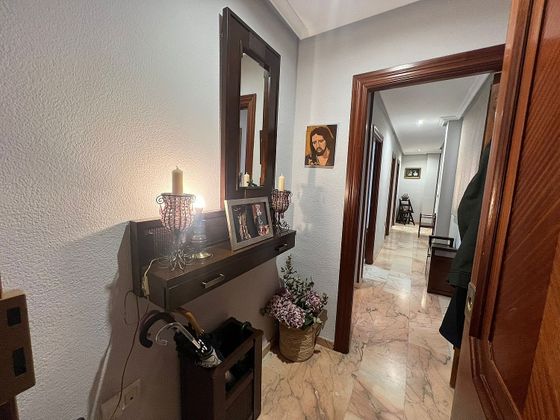 Foto 2 de Pis en venda a Linares de 4 habitacions amb garatge i balcó