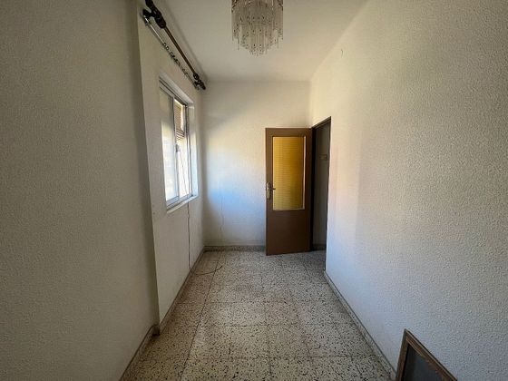Foto 2 de Piso en venta en Linares de 3 habitaciones con balcón