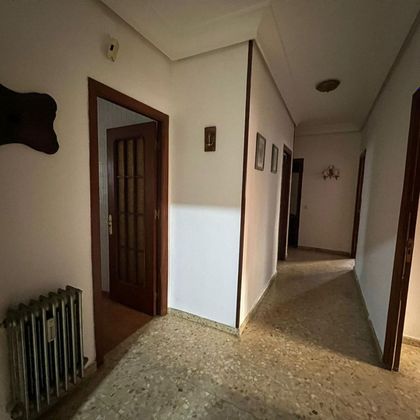 Foto 2 de Pis en venda a Linares de 4 habitacions amb garatge i calefacció