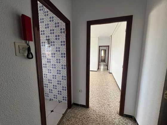 Foto 2 de Pis en venda a Linares de 3 habitacions amb balcó