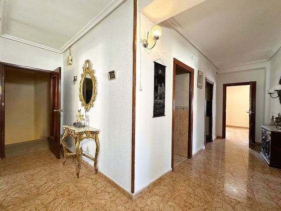 Foto 2 de Chalet en venta en Linares de 8 habitaciones con terraza y garaje