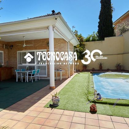 Foto 1 de Xalet en venda a Linares de 4 habitacions amb piscina i jardí