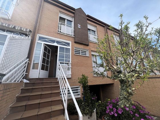 Foto 2 de Casa adosada en venta en Parque Henares de 4 habitaciones con terraza y garaje