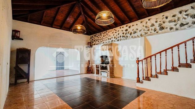 Foto 2 de Xalet en venda a El Sobradillo - El Llano del Moro de 7 habitacions amb terrassa i garatge