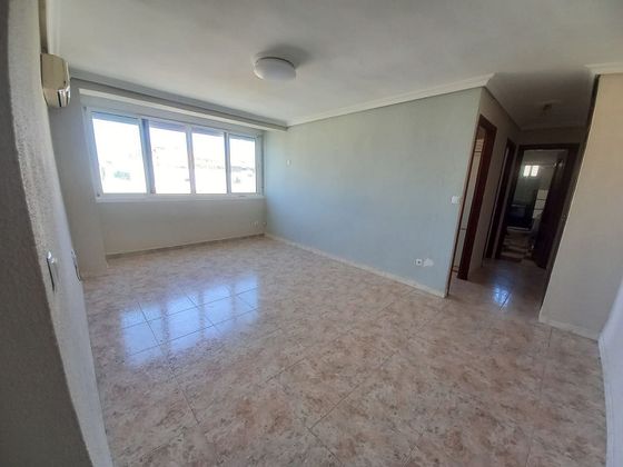 Foto 2 de Piso en alquiler en Doctor Barraquer - G. Renfe - Policlínico de 3 habitaciones con terraza y muebles