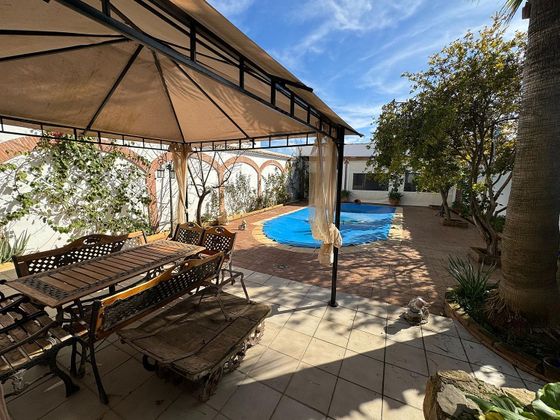 Foto 1 de Casa en venda a Loja de 3 habitacions amb terrassa i piscina