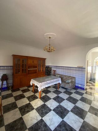 Foto 2 de Venta de casa en Guillena de 4 habitaciones con aire acondicionado