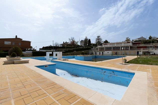 Foto 2 de Venta de chalet en Simancas de 6 habitaciones con terraza y piscina