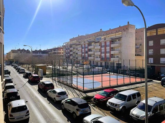 Foto 1 de Pis en venda a Guadix de 2 habitacions amb garatge i balcó