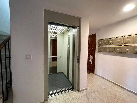 Foto 2 de Pis en venda a Guadix de 3 habitacions amb aire acondicionat i ascensor