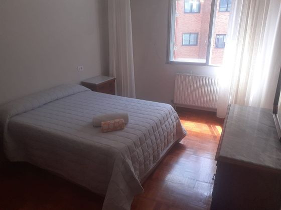 Foto 1 de Alquiler de piso en calle Do Gorgullón de 4 habitaciones con terraza y muebles