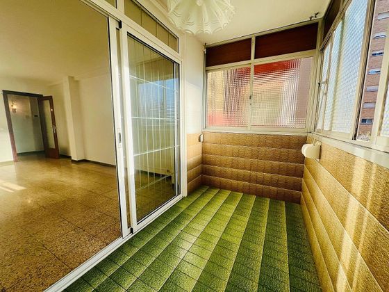Foto 2 de Pis en venda a El Gornal de 3 habitacions amb balcó i ascensor