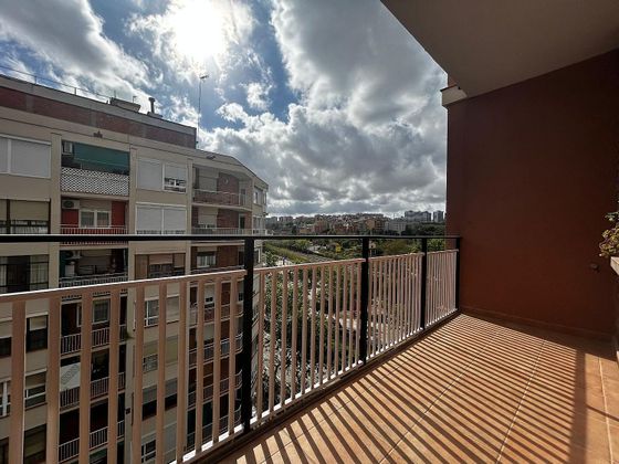 Foto 1 de Piso en venta en Centre - Hospitalet de Llobregat, L´ de 4 habitaciones con terraza y balcón