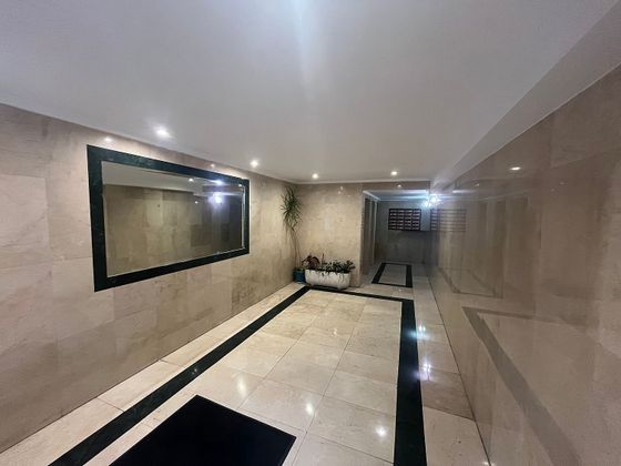 Foto 2 de Venta de piso en calle De Concha Velasco de 3 habitaciones con calefacción y ascensor
