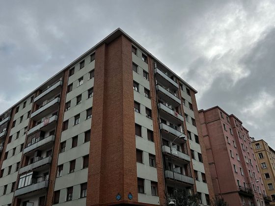 Foto 1 de Piso en venta en Errekaldeberri - Larraskitu de 3 habitaciones con balcón y calefacción