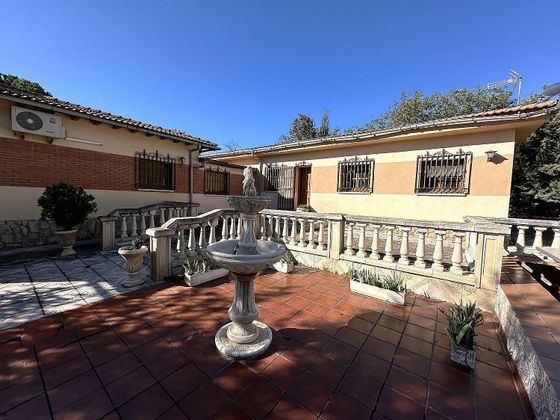 Foto 1 de Xalet en venda a Marchamalo de 9 habitacions amb terrassa i piscina